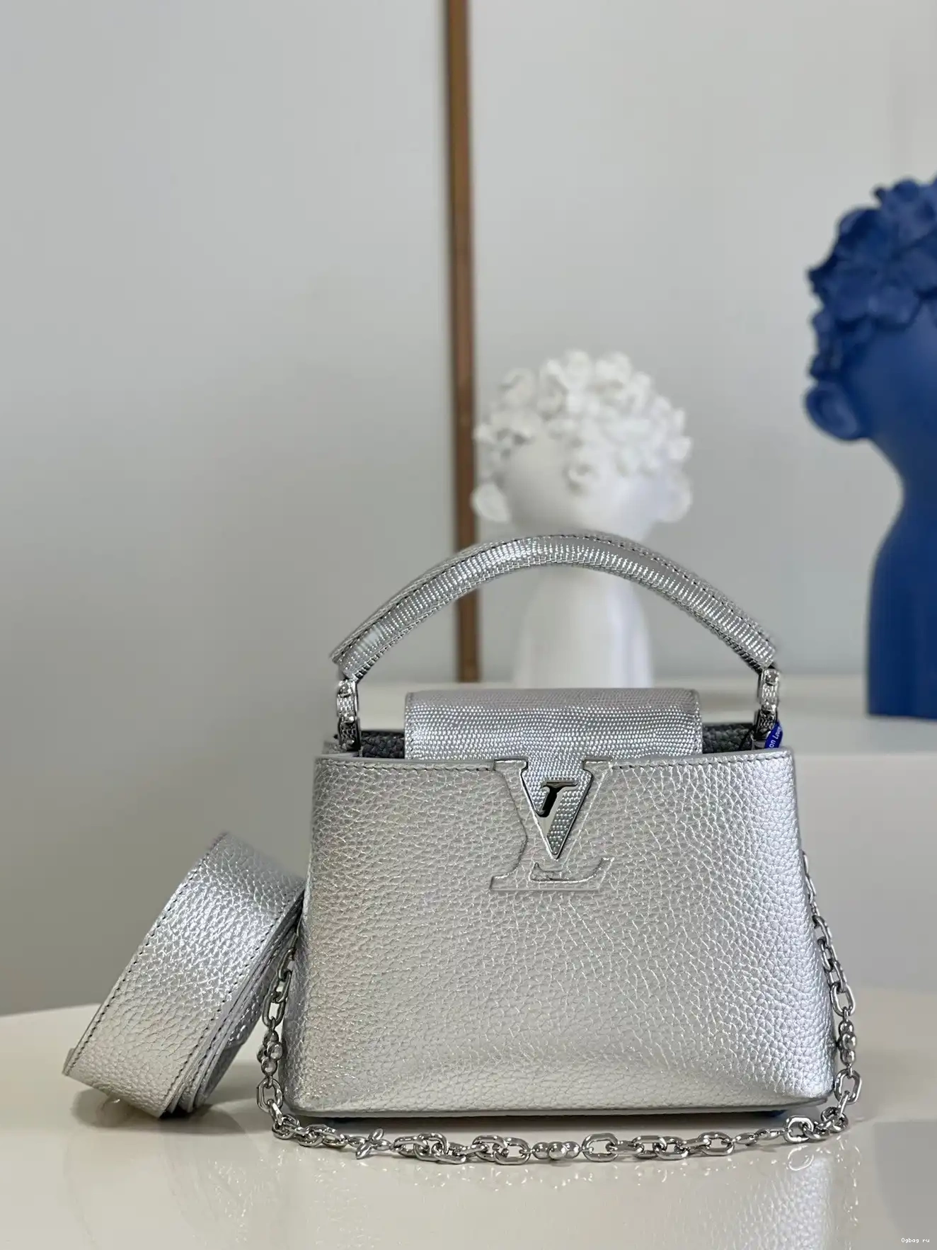 CAPUCINES VUITTON LOUIS MINI 0623